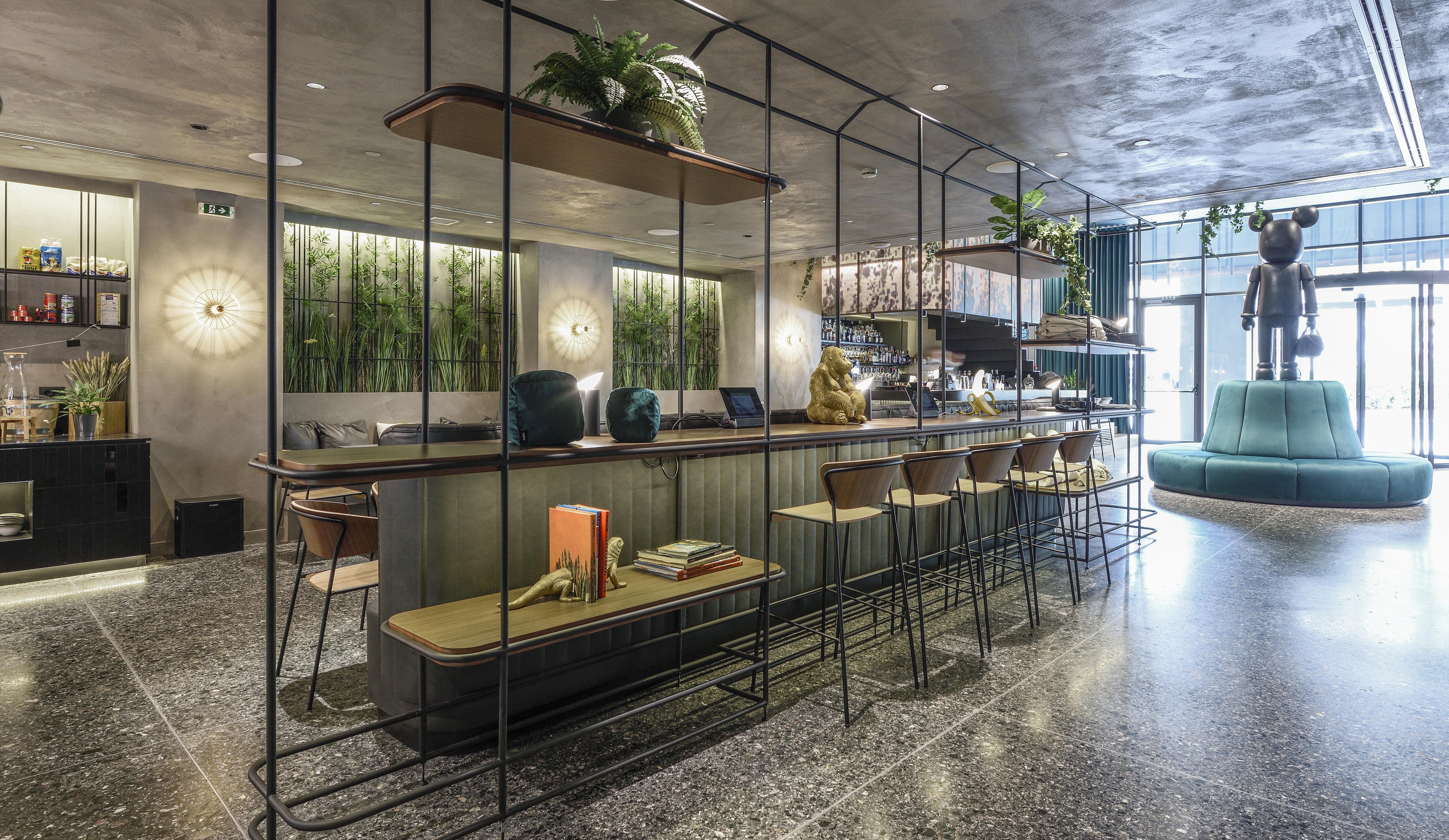 Onoma Hotel Thessaloníki Luaran gambar The lounge at the airport
