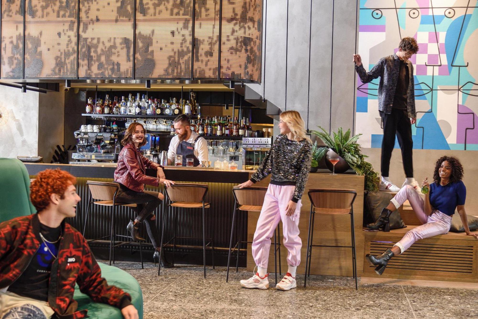 Onoma Hotel Thessaloníki Luaran gambar The interior of the first Starbucks Reserve Roastery in Seattle, Washington