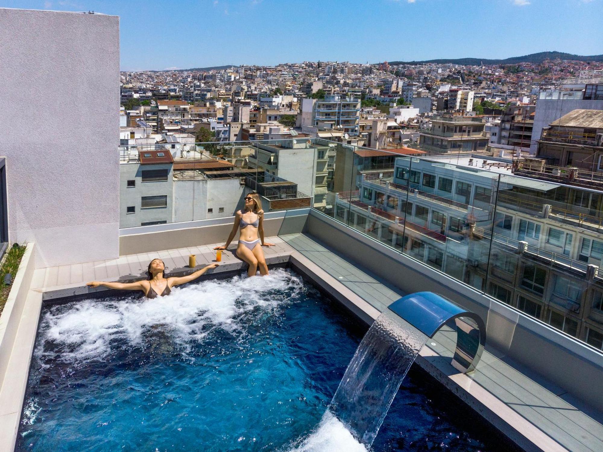 Onoma Hotel Thessaloníki Luaran gambar Rooftop pool at the Hilton Athens